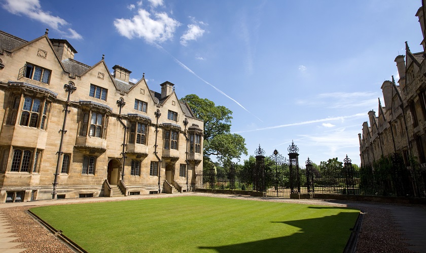 Мертон-колледж (Оксфорд). Мертон Плейс поместье Нельсон. Merton College in Oxford. Oxford University facts.