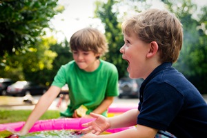 Potresti scoprire che altre famiglie con bambini dotati sono un ottimo punto di partenza.